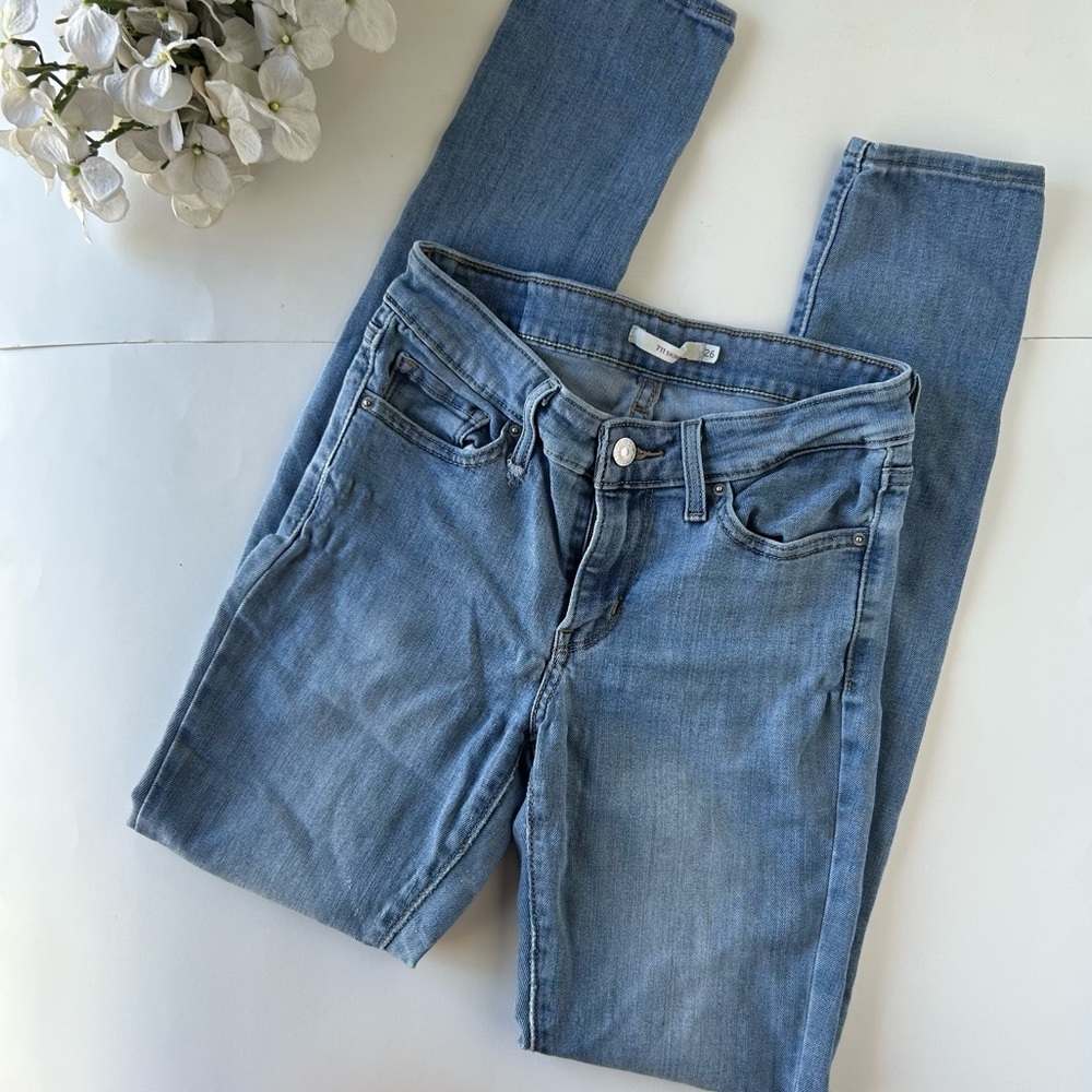 Levi’s Skinny Light Wash Denim - Picture 8 of 10
